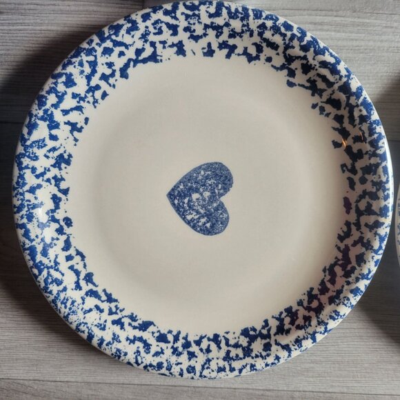 Set Of 4 Heartland Folk Plates With Blue Heart & Speckled Rim Ceramic Dinnerware - Picture 2 of 7